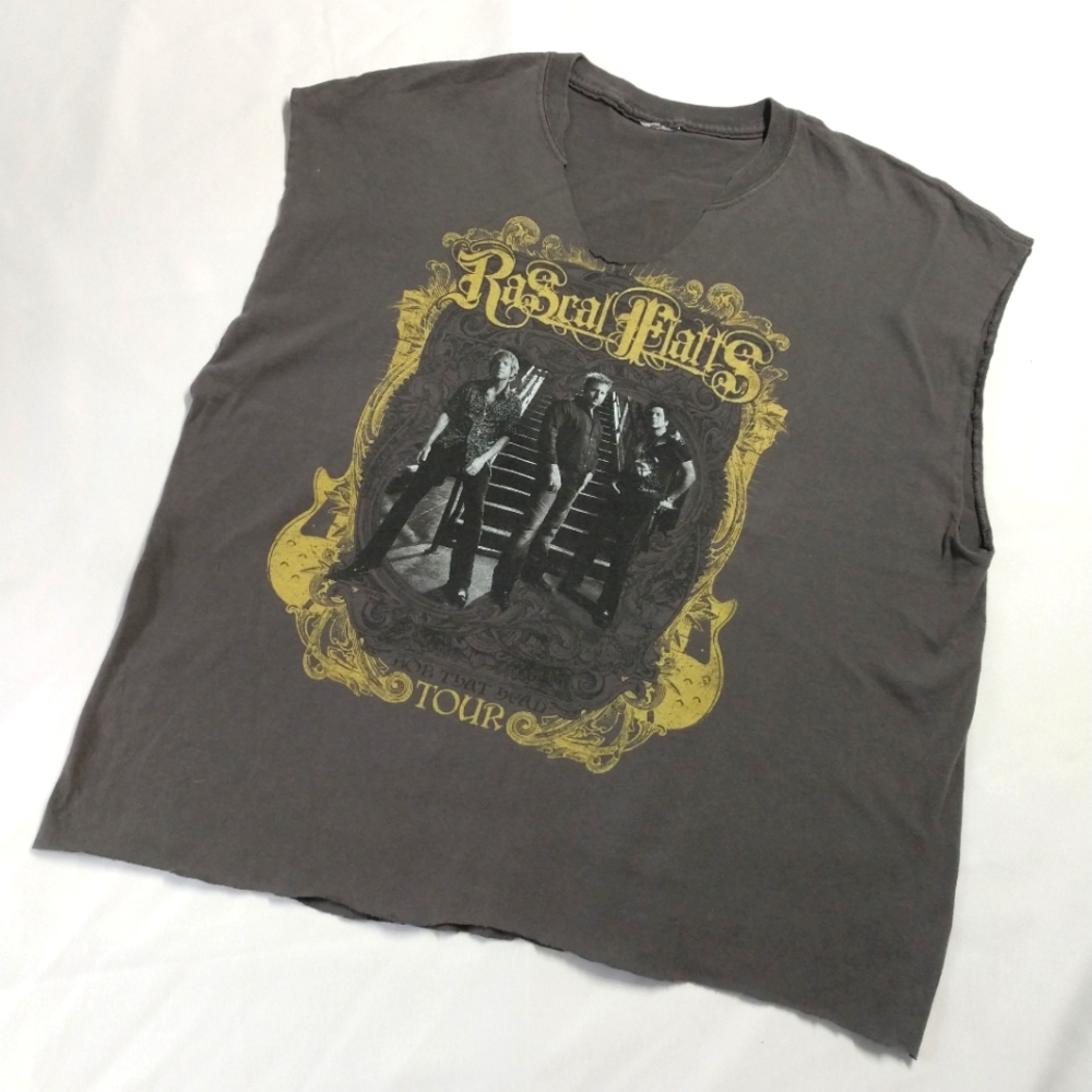 Men's Large Cutoff 2008 Rascal Flatts Tour T-shirt Fair Condition, Light Fading